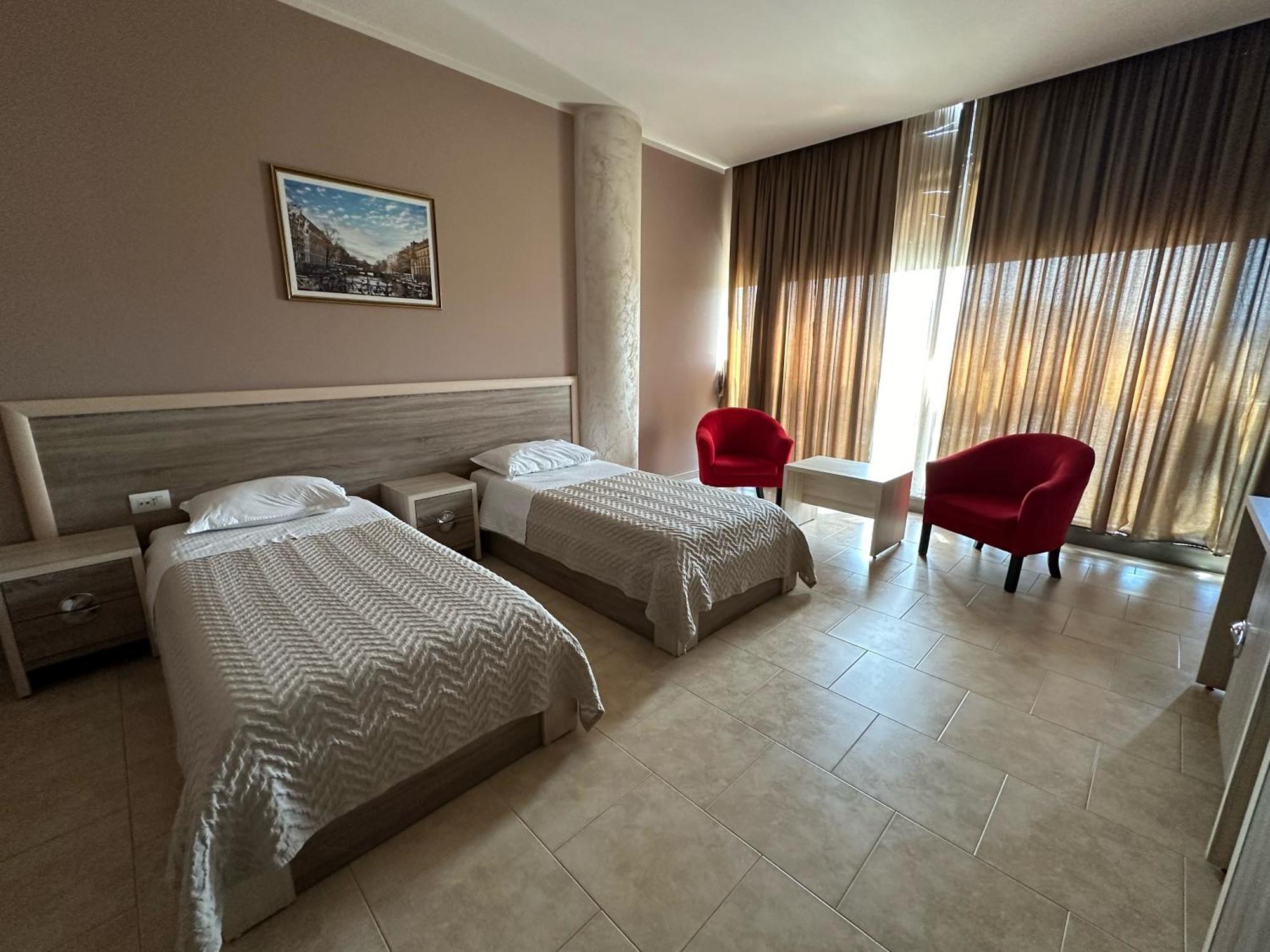 Hotel Terminal Tirana Bregu i Lumit المظهر الخارجي الصورة